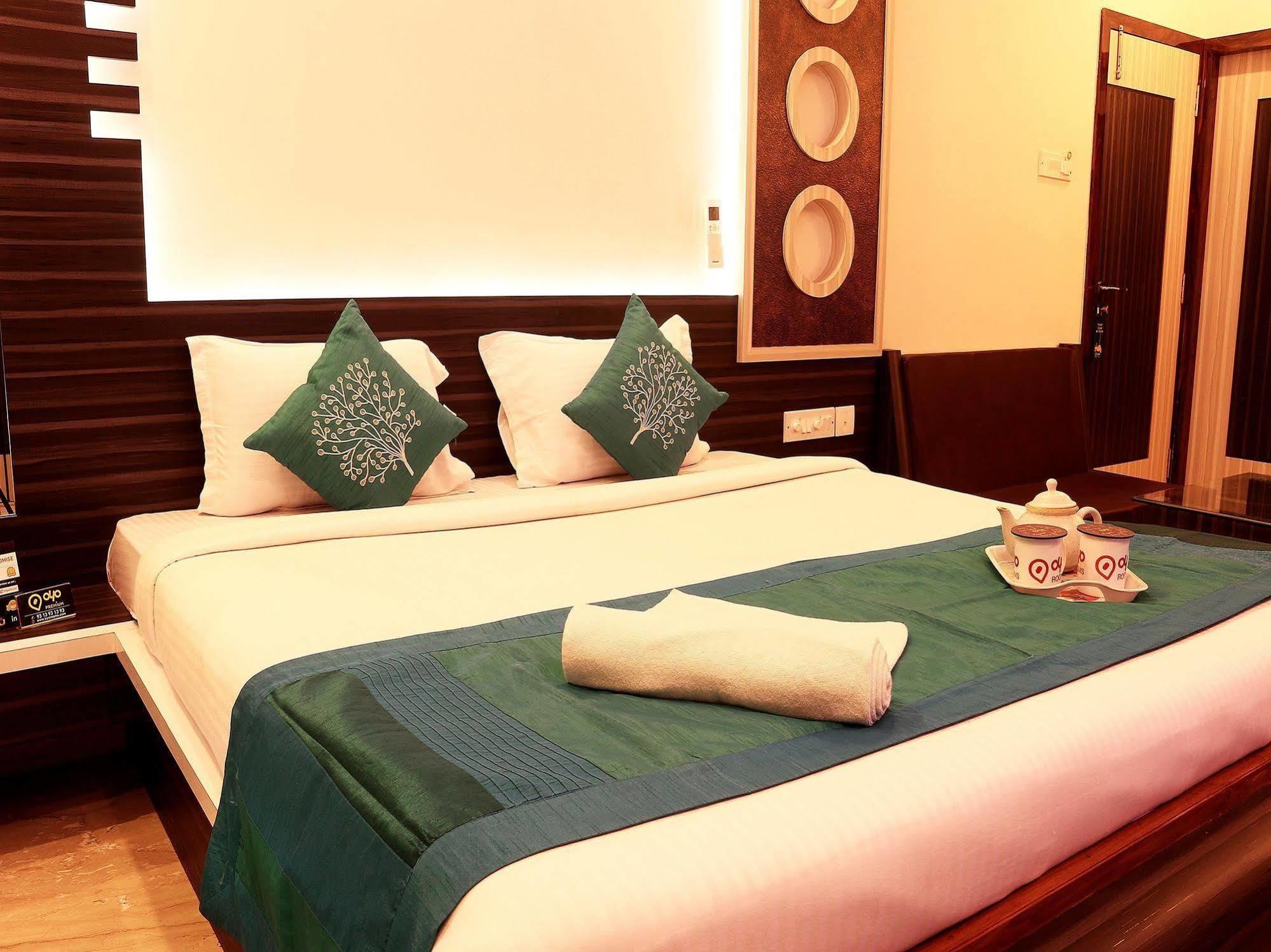 Hotel Narayani Enclave Calcutta Buitenkant foto